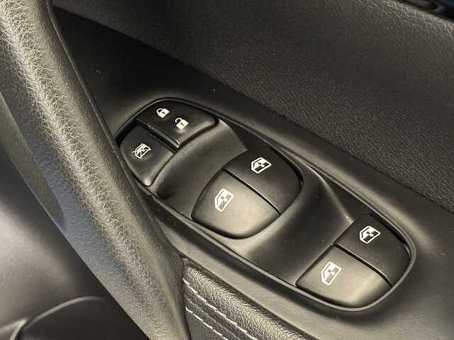 Nissan Qashqai 1.3 DiG-T Acenta Premium 5dr