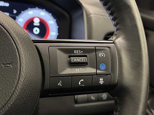 Nissan Qashqai 1.3 DiG-T MH Premiere Edition 5dr