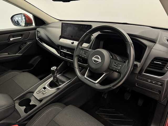 Nissan Qashqai 1.3 DiG-T MH N-Connecta [Glass Roof] 5dr